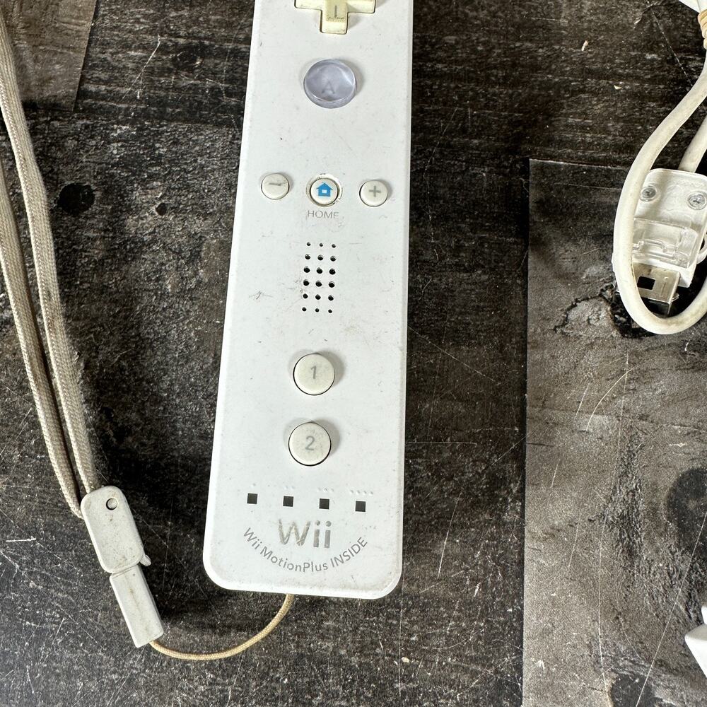 OFFICIAL Nintendo Wii Remote Motion Plus Wiimote RVL-036 Controller White - Picture 5 of 6